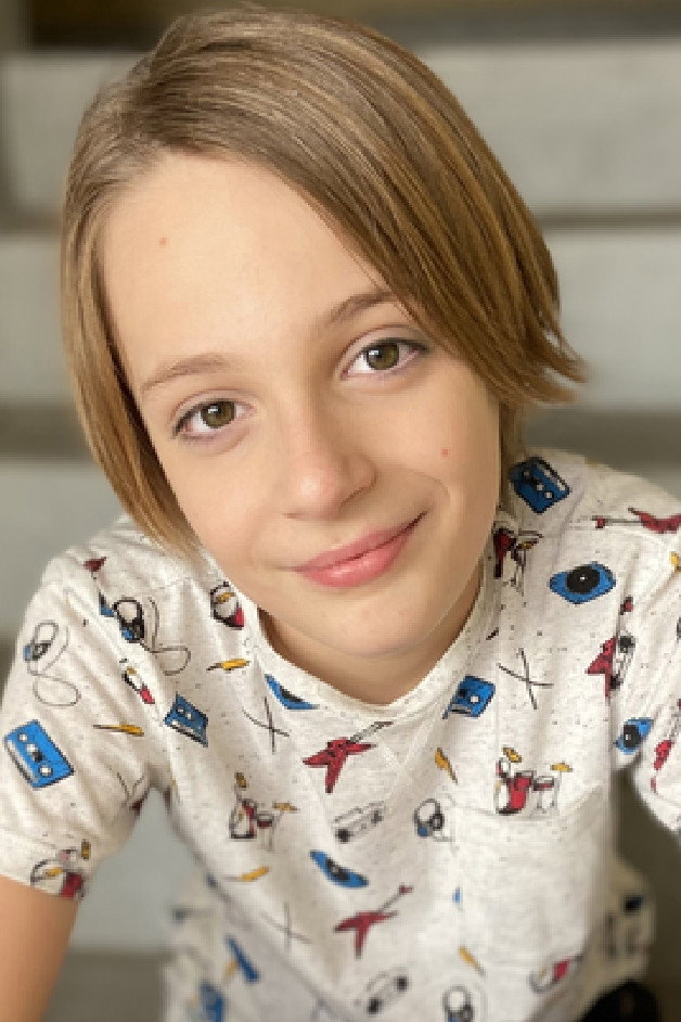 Bentley Griffin as Lincoln (voice) in No Time to Spy: A Loud House Movie