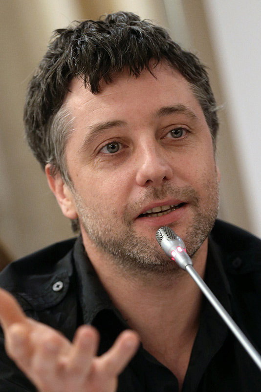 Pascal Rénéric as Julien Stern in L'affaire Laura Stern