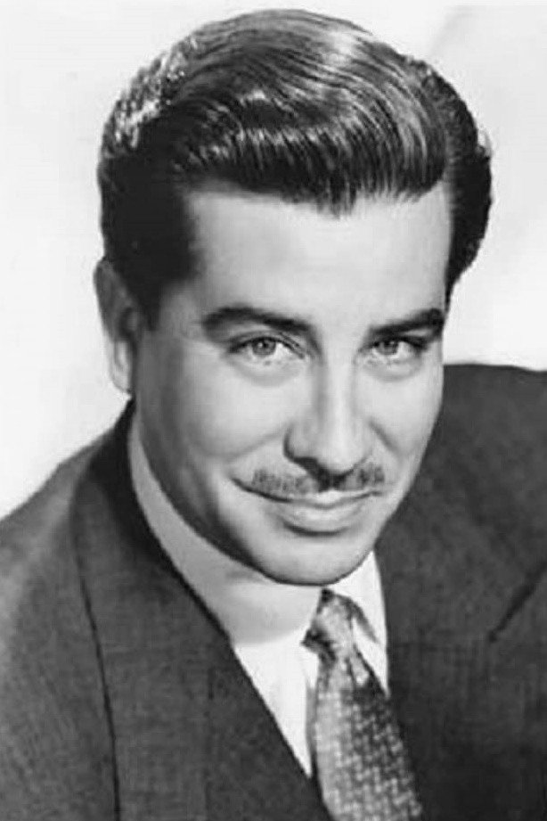 Eduardo Noriega as Braulio Monastaerios #2 in Prisionera De Amor