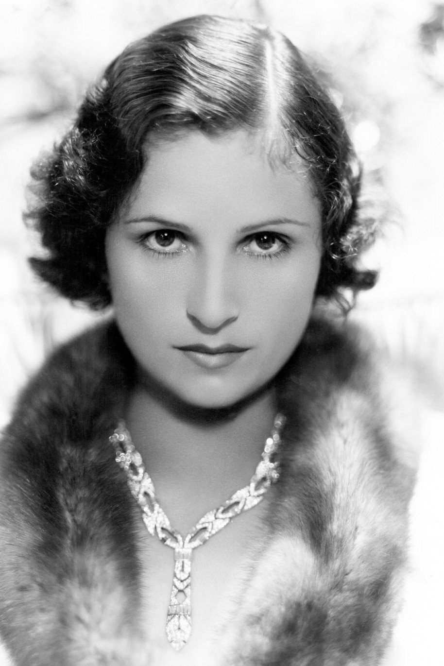 Nora Gregor as Olympia in Olympia