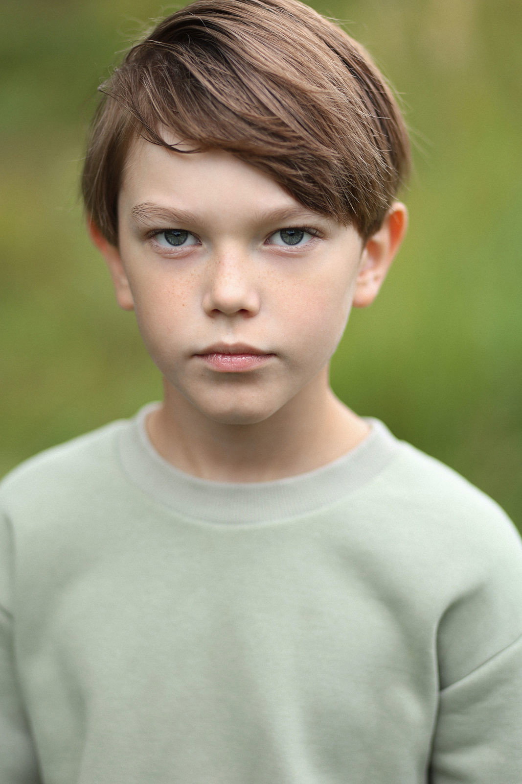 Philipp Sokolov as Петров in Curious Varvara and the New Year