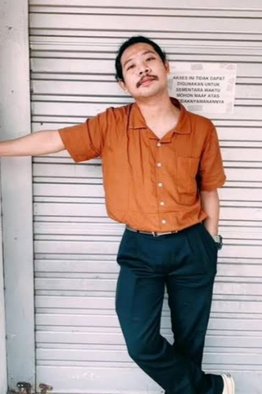 Aji Betawi as Aji in Comic 8 Revolution: Santet K4bin3t