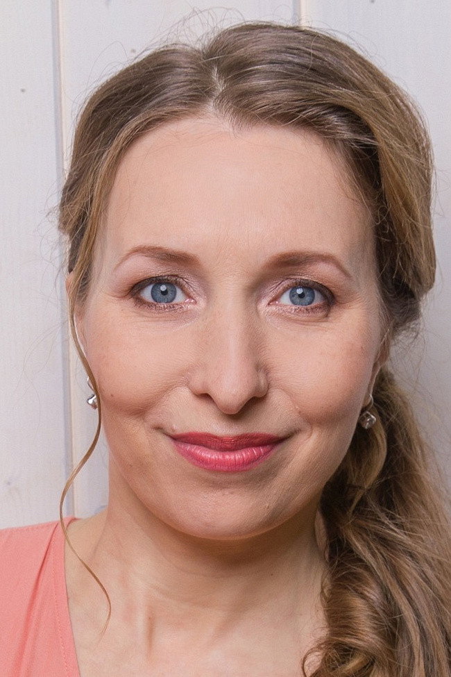 Tereza Bebarová as Narrator (voice) in Gorilí povídání