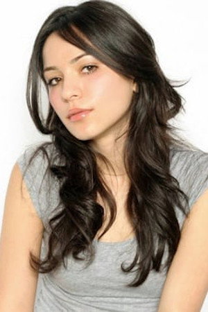 Rome Shadanloo as Zara (Tehran flashback) in Beyond Paradise