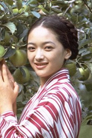 東郷晴子 as Rin Amayama in Sudden Rain