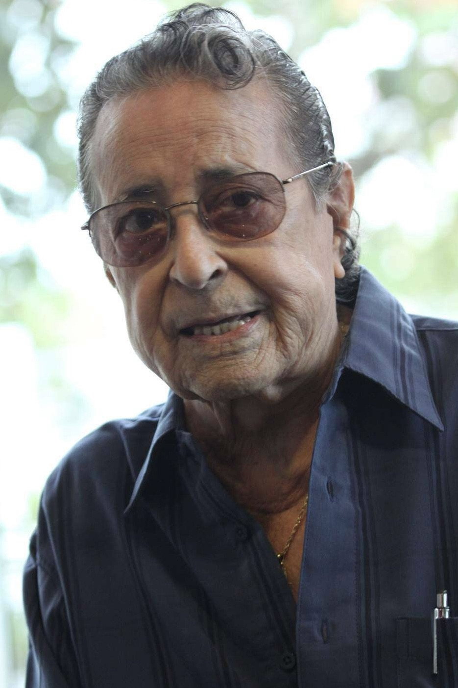 Miguel Ángel Álvarez as Pellín (segment "En Casa de los Viejitos") in Maldeamores