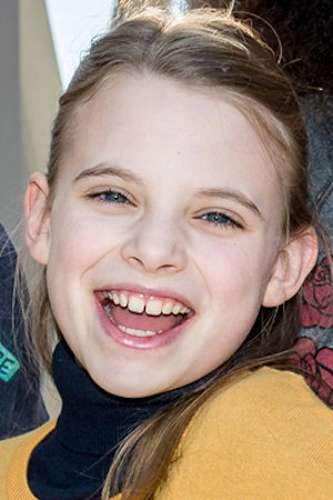 Emilia Flint as Alice in The Peppercorns and the Curse of the Black King