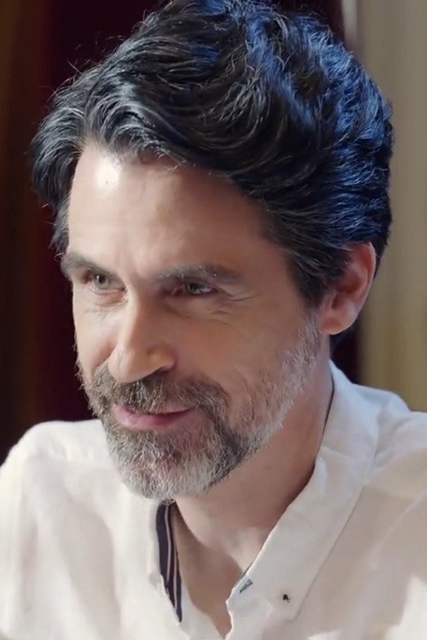 Patrick Alleyn as James Kallas in Ace Bodyguard