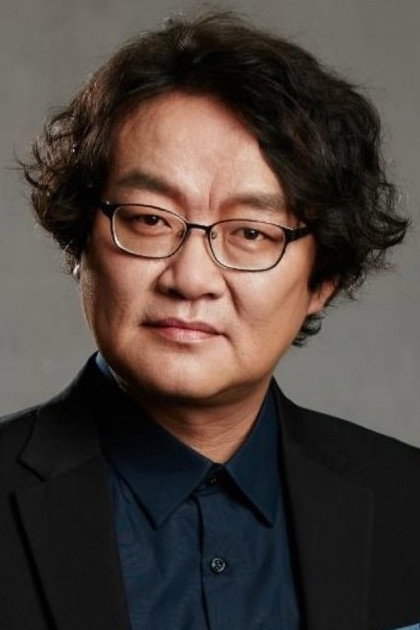 차순배 as President Hwang in Night in Paradise