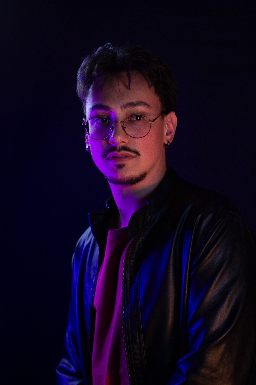 Augusto Alvarenga Xavier as James in Flash