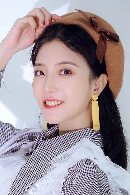 Yiying Chen as 希彤 in 男频帝王太无情，可我是他白月光