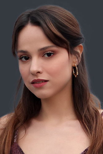 İpek Çiçek as Ekin in The Actress