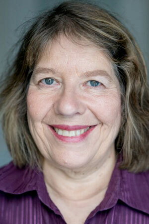 Christine Paolini as Les frères, Thérèse, la belle soeur in Hinterland