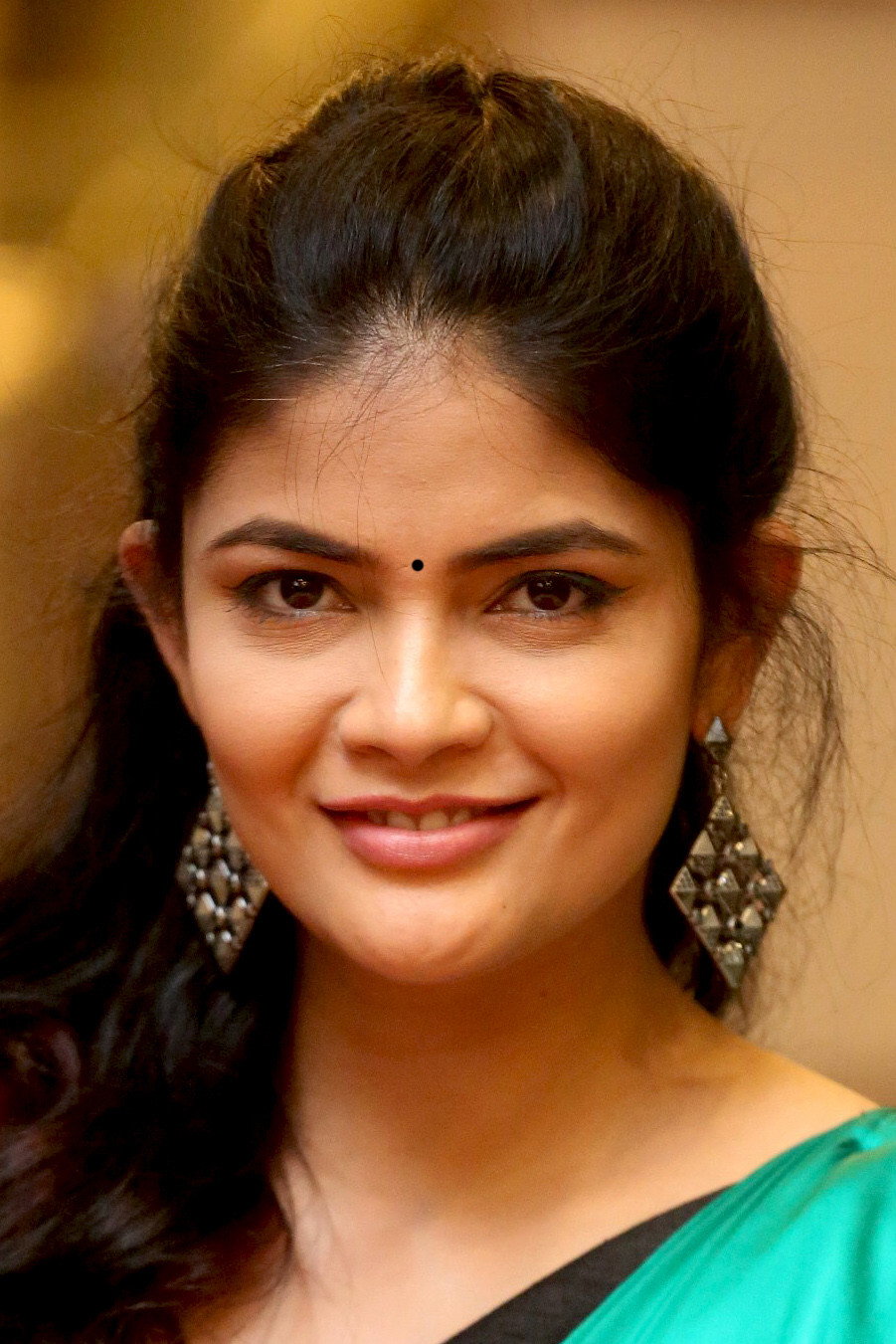 Kalpika Ganesh as Mridula in 8 A.M. Metro