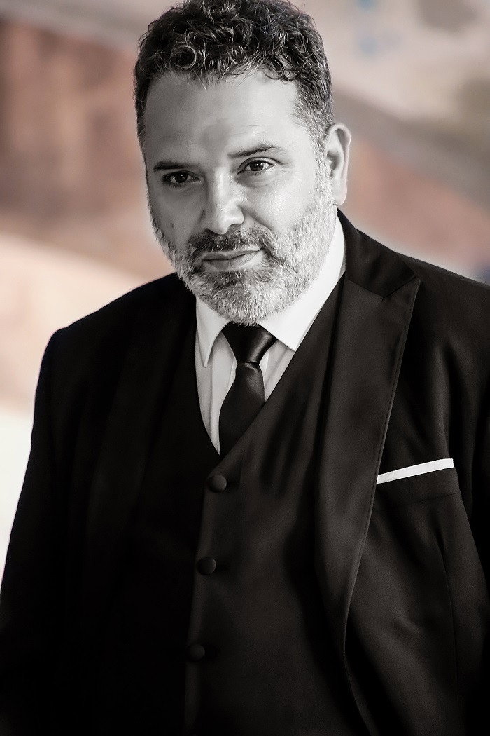 Enzo Paci as Paolo Villaggio in Com’è umano lui!
