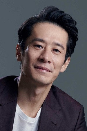 三浦誠己 as Theater Critic in Theatre: A Love Story
