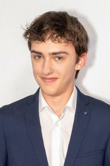 Alexander Sladek as Filipp in Family Dinner