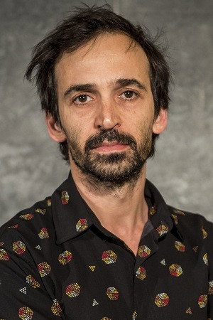 Júlio Andrade as Charles in A Teia