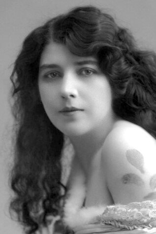 Ethel Warwick as La Patronne in Night Shadows