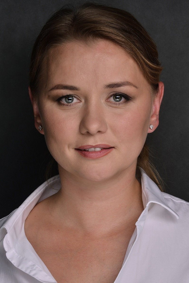 Марина Денисова as Zhenja Zorina in Dream Like a Life