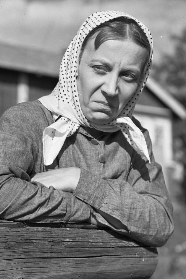 Elli Ylimaa as Aliina in Tositarkoituksella