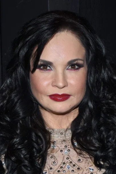 Ana Patricia Rojo as Mónica Pardo-Figueroa in María Emilia, Querida