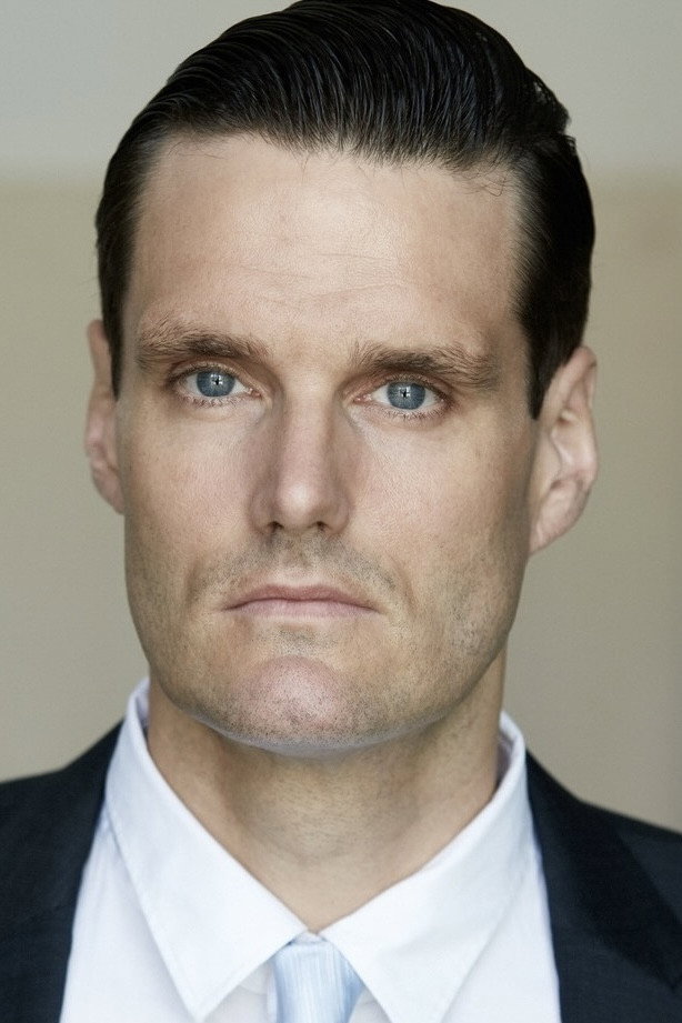 Филипп Рейнхардт as Hans in The Perfect Husband