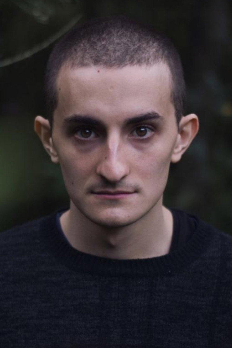 Roberto Scotto Pagliara as Autista Riccardo in The End?