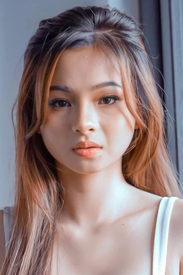 Angeli Khang as Nieves in Taya