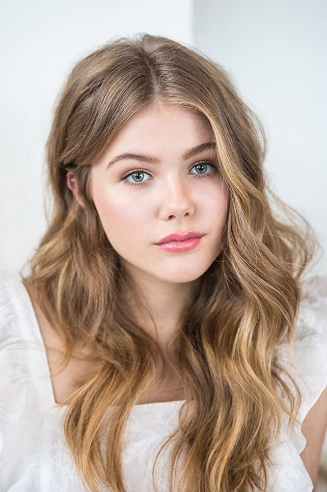 Kerri Medders as Layla in The Runner