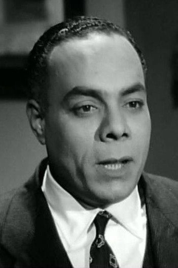Abdel Ghani Qamar as الشاويش مصطفى in عودة الحياة