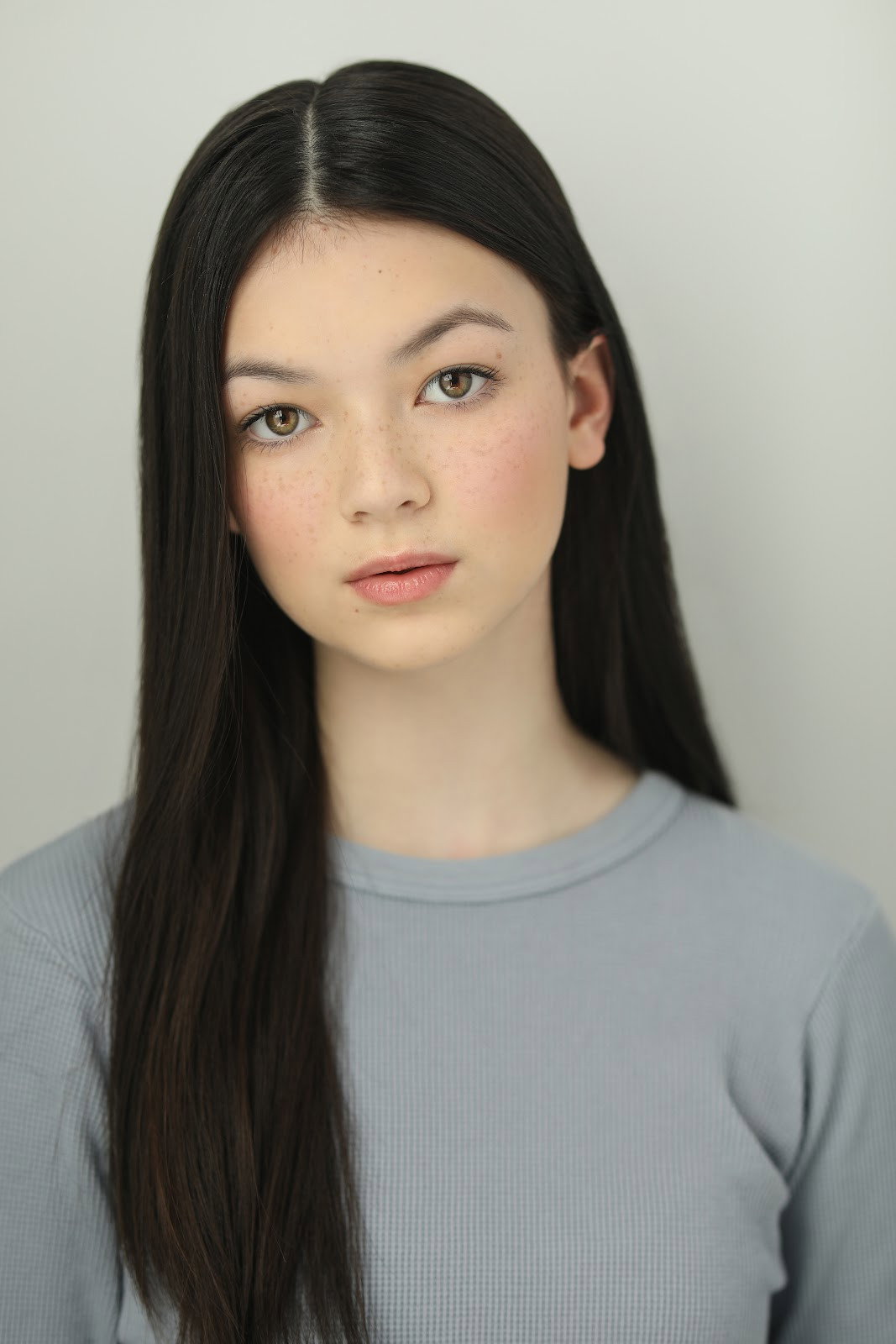 Thailey Roberge as Claire in Reginald the Vampire