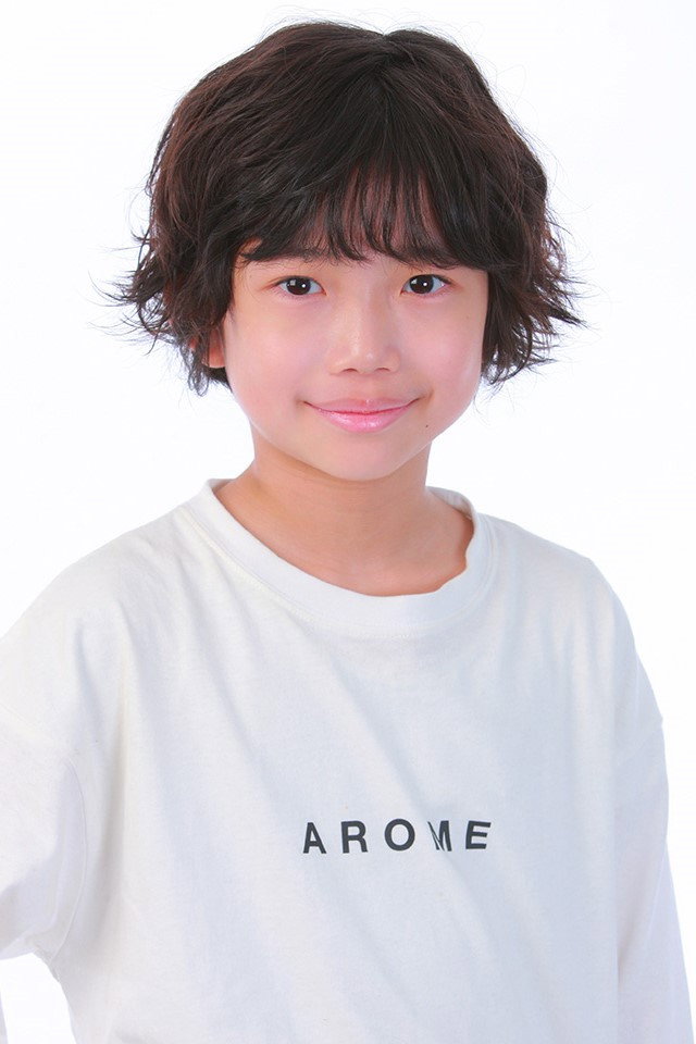 塩崎忍 as Yuuma Tanaka in The Intercom Rings