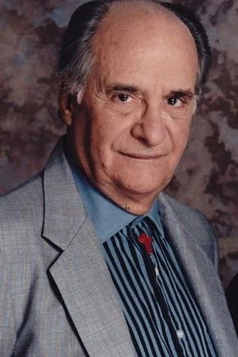 José Luis (Chavito) Marrero as Cirilo (segment "En Casa de los Viejitos") in Maldeamores