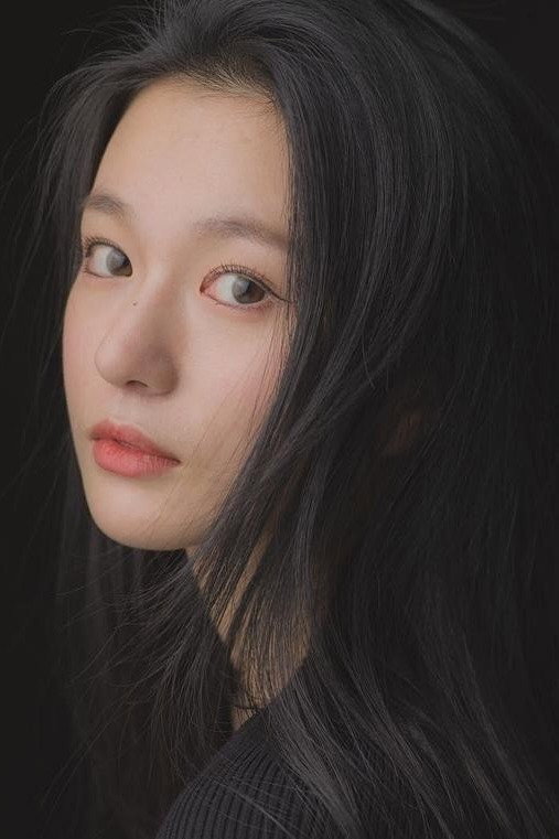 徐卓儿 as 思玥 in The Stage
