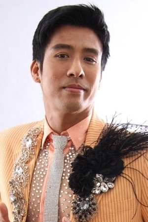 Jaturong Kolimart as Suea Han in Treasures of the Heart