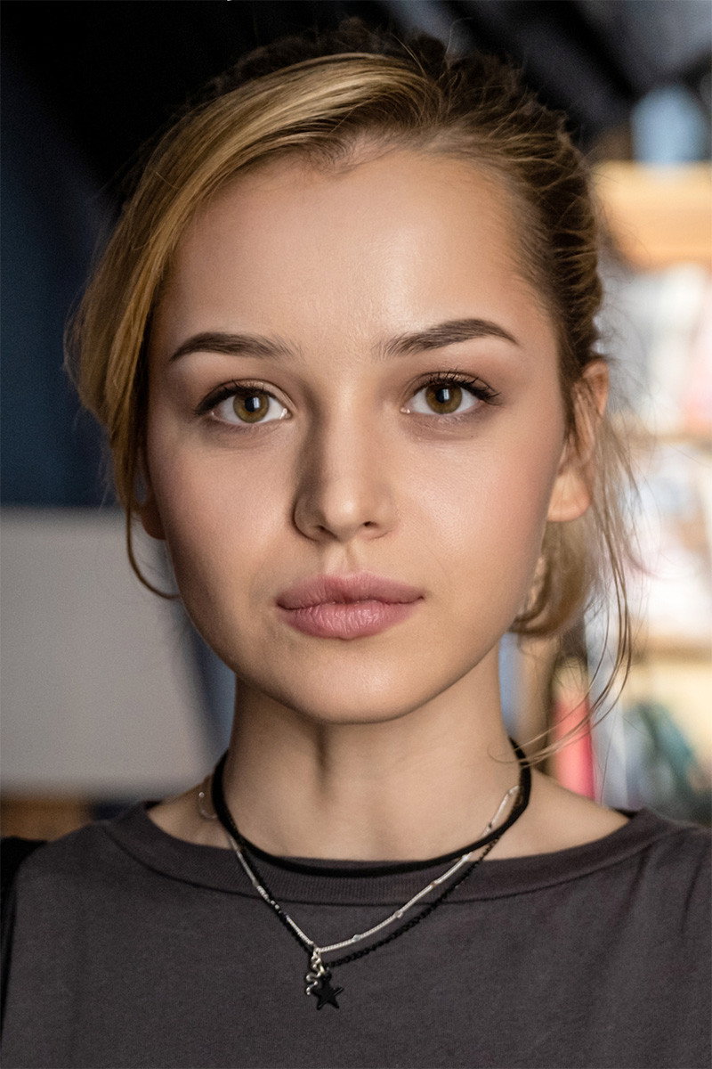 Василина Юсковец as Liza in Offside