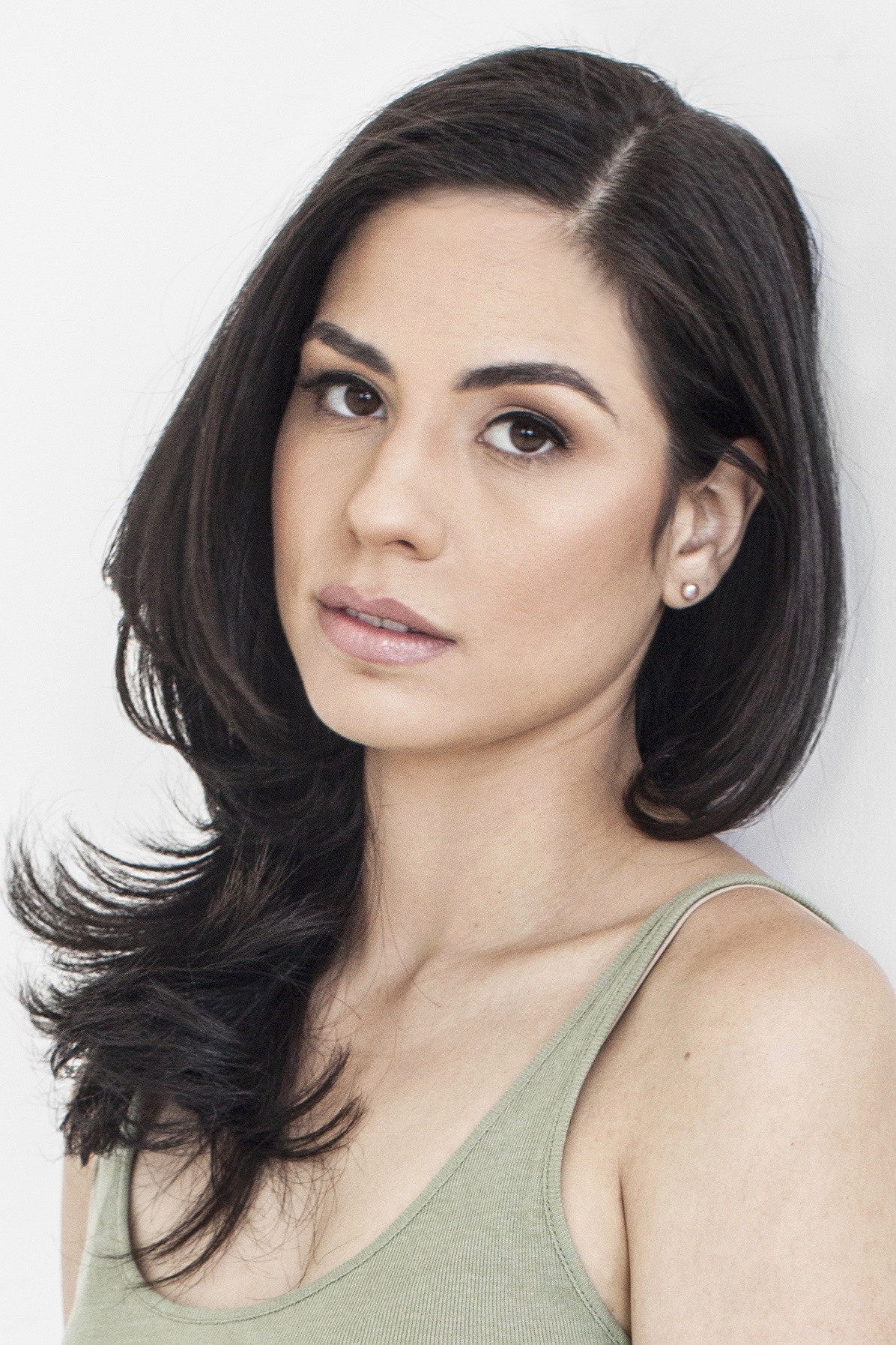 Isabel Arraiza as Ana Baxter in The Little Things