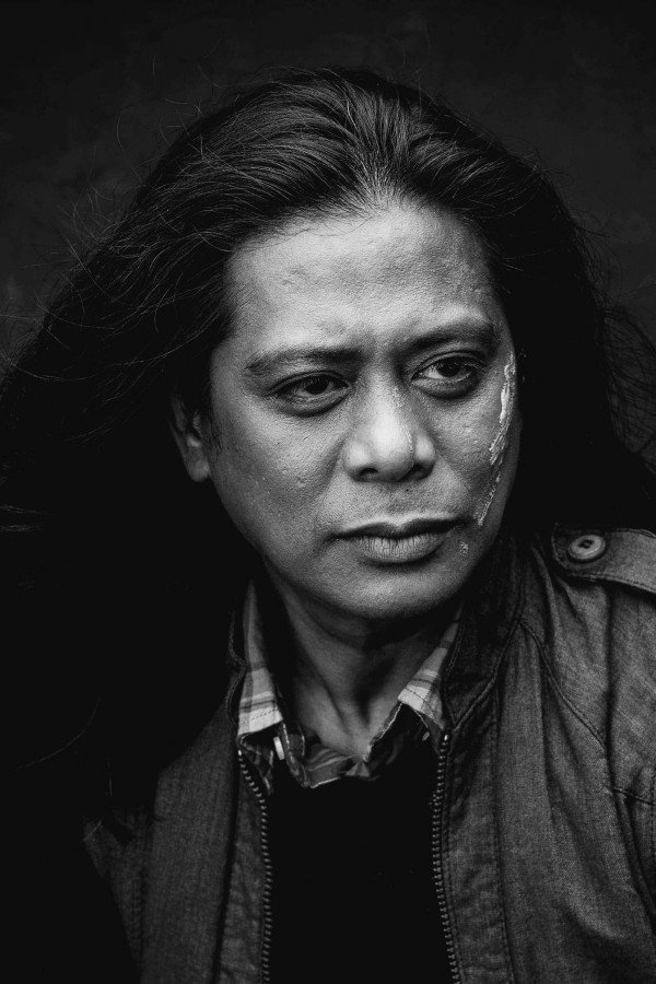 Neil Tolentino as Head Waiter in X-Deal 2