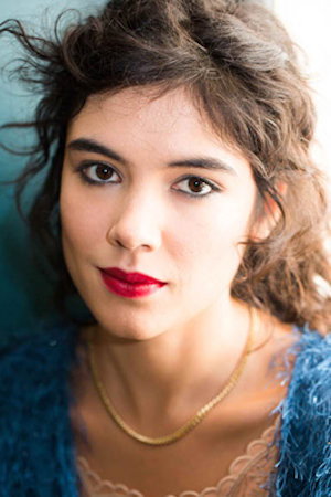 Victoire Bélézy as Fanny Cabanis in Marius