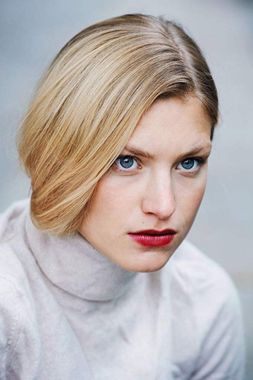 Anna Platen as Paula in Para - We Are King