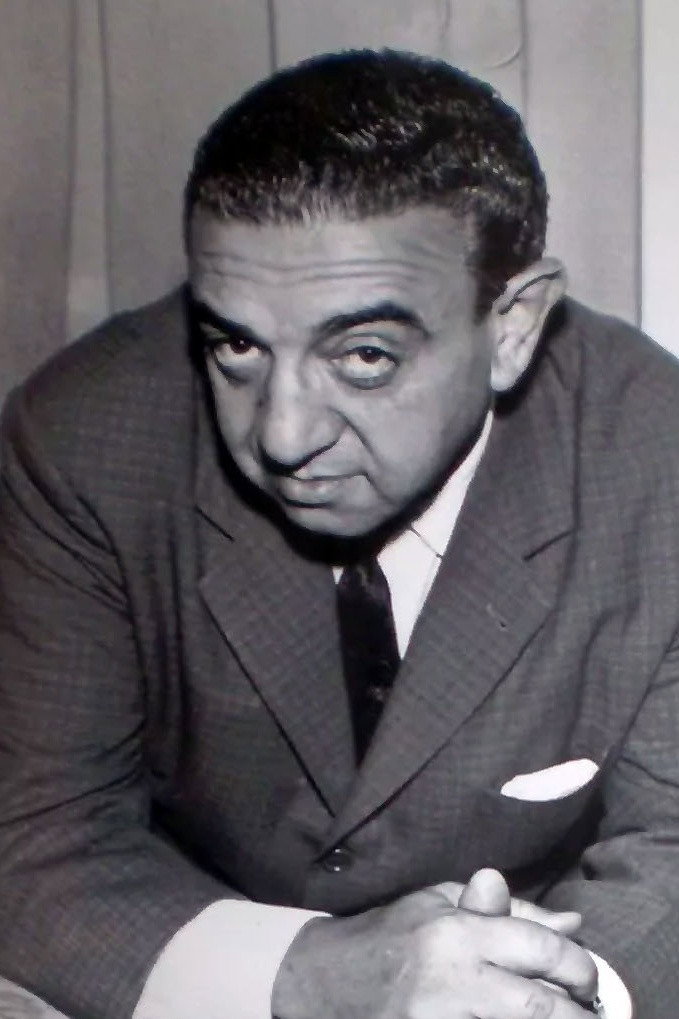 Nathán Pinzón as Salustio in De profesión sospechosos
