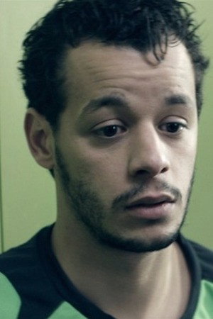 Yassine Fadel as Malik in Trentenaires