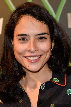 Naïlia Harzoune as Amel in Citoyens clandestins