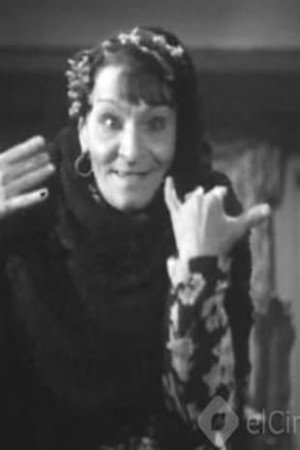 Victoria Cohen as عجوز متزوجة شابا in Al Moshaghiboun