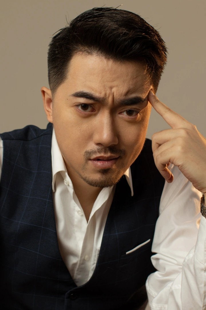 Jing Feng as Du Zhong Cheng in A Talented Girl Grows Up