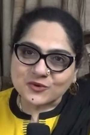 Shagufta Ali as Gul Phuphi in Zaara
