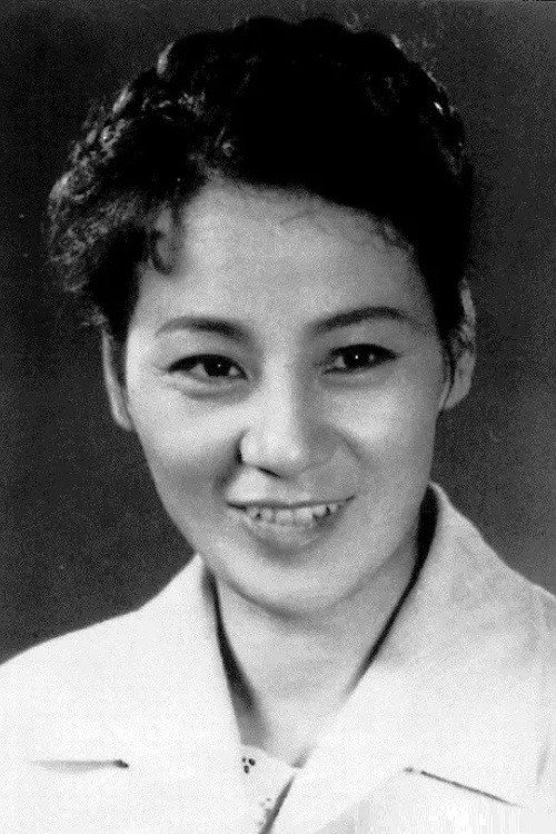Huiming Liu as 医生 in Beacon Fire on a Frontier