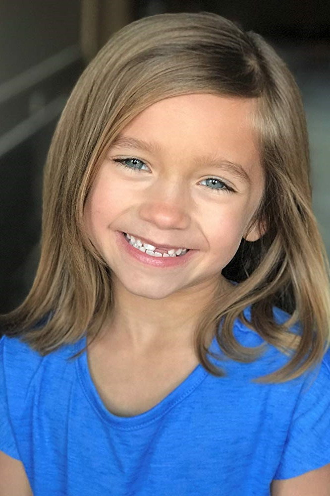 Skylar Olivia Flanagan as Quinn Beauman in Love Takes Flight