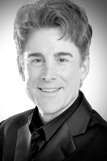 Sal Viviano as Michael Derrick in The Jitters